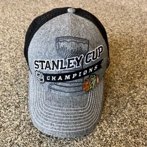 Men's Reebok  Blackhawks Stanley Cup Champions Gray and Black Hat size OS